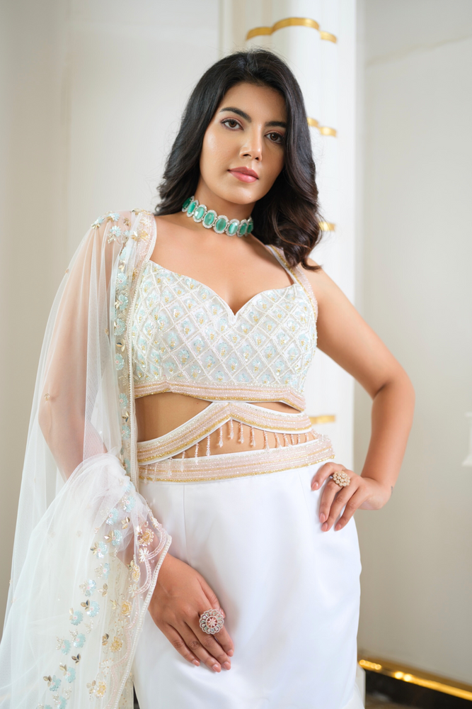 Load image into Gallery viewer, White Serene Love