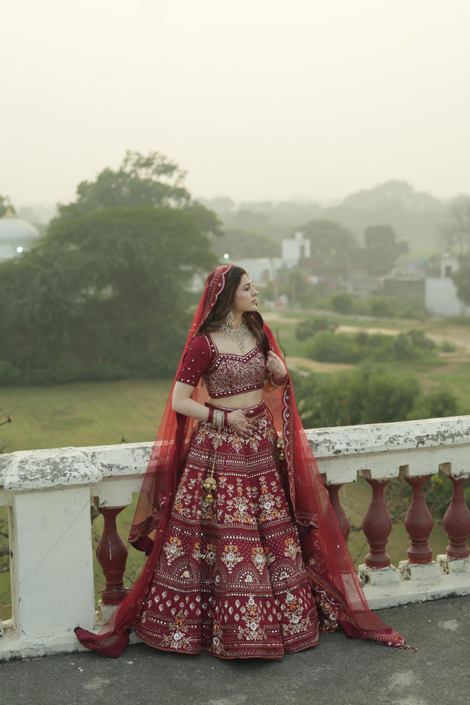 Load image into Gallery viewer, FALAK LEHENGA
