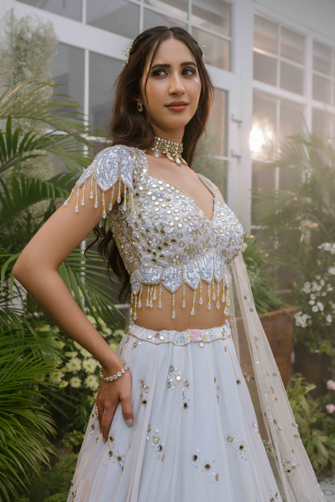 Load image into Gallery viewer, Avani Dewdrop Lehenga
