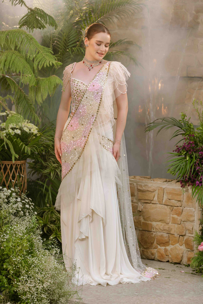 Load image into Gallery viewer, Aalaya Flow Drape Saree
