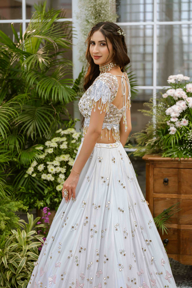 Load image into Gallery viewer, Avani Dewdrop Lehenga
